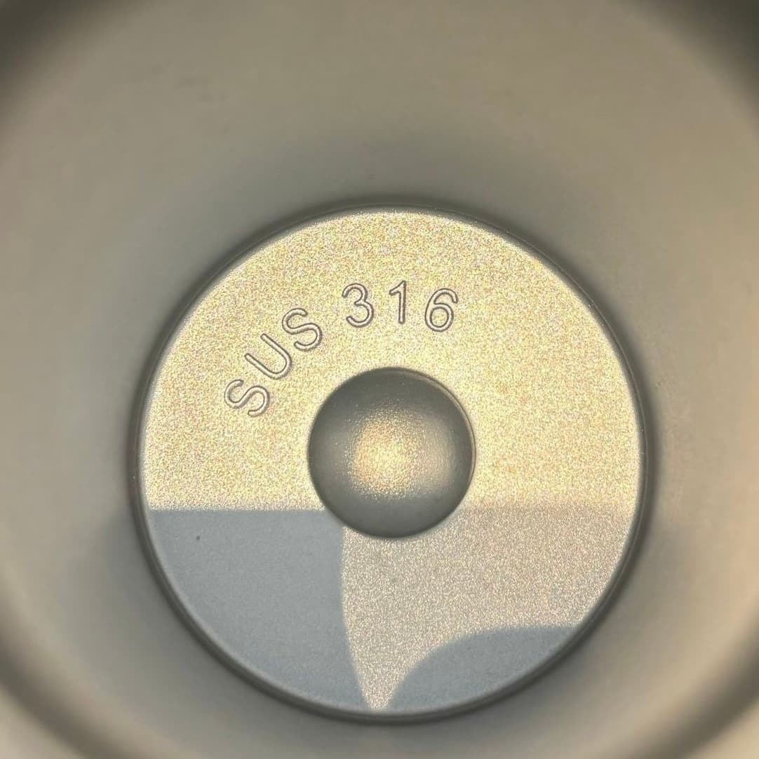 Interior bottom detail of 316 stainless steel insulated water bottle, corrosion-resistant and rust-proof for everyday hydration and outdoor activities