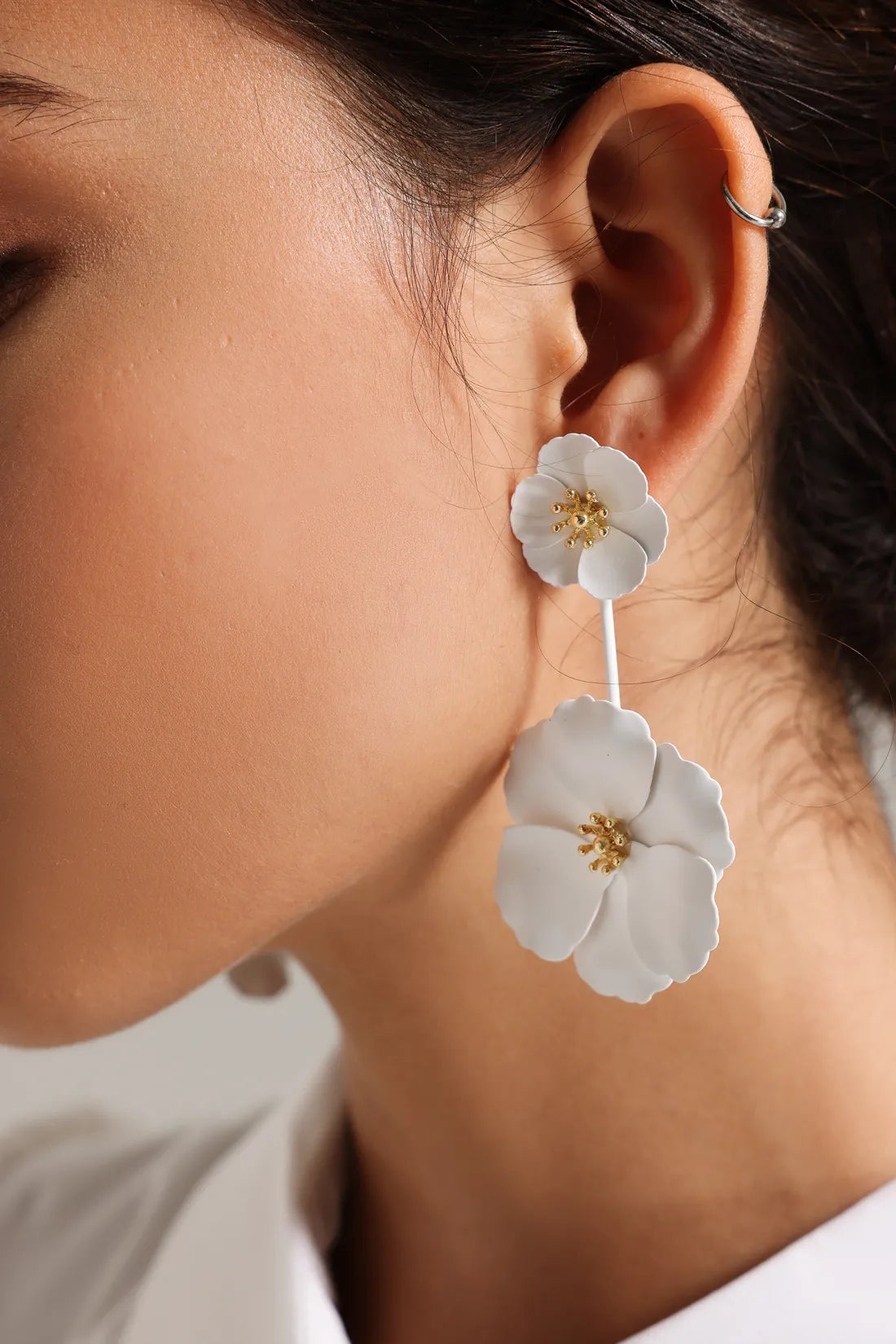 Claire Metallic Flower Earrings - White